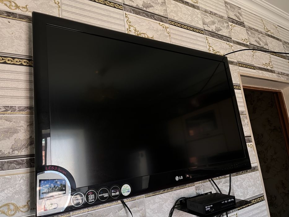 LED телевизор LE5300