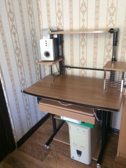 Продам комп столик в отл сост