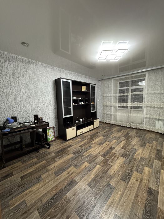 Продам 3-х комнатную на проспекте. Торг !!!