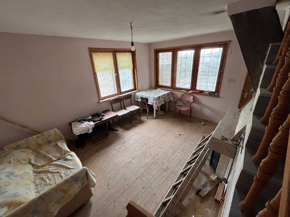 Продажба на прекрасна двуетажна вила в село Долно Сахране