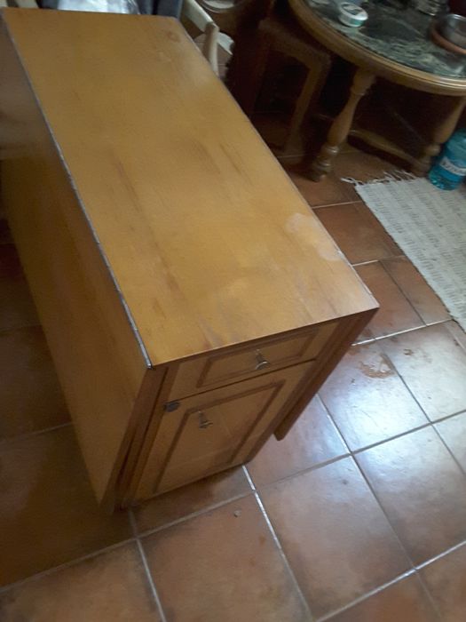 Vand masa din lemn rabatabila