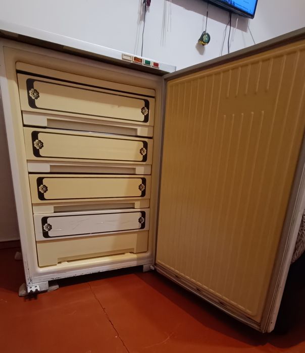 Продам морозильник