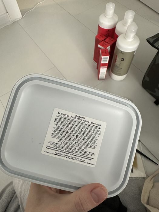 Lot Schwarzkopf Professional - toner, vopsea permanentă, oxidant si pudra 7ton