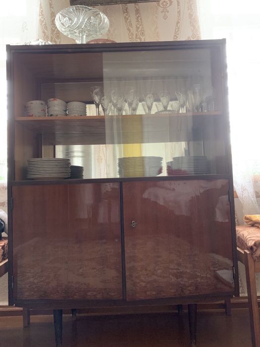 МЕБЕЛЬ: сервант, 2 тумбы  под тв, шифоньер, кух гарнитур, 2 кресла