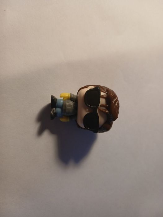 Фигурка из Stranger Things и Funko Street Stye (киндер joy)