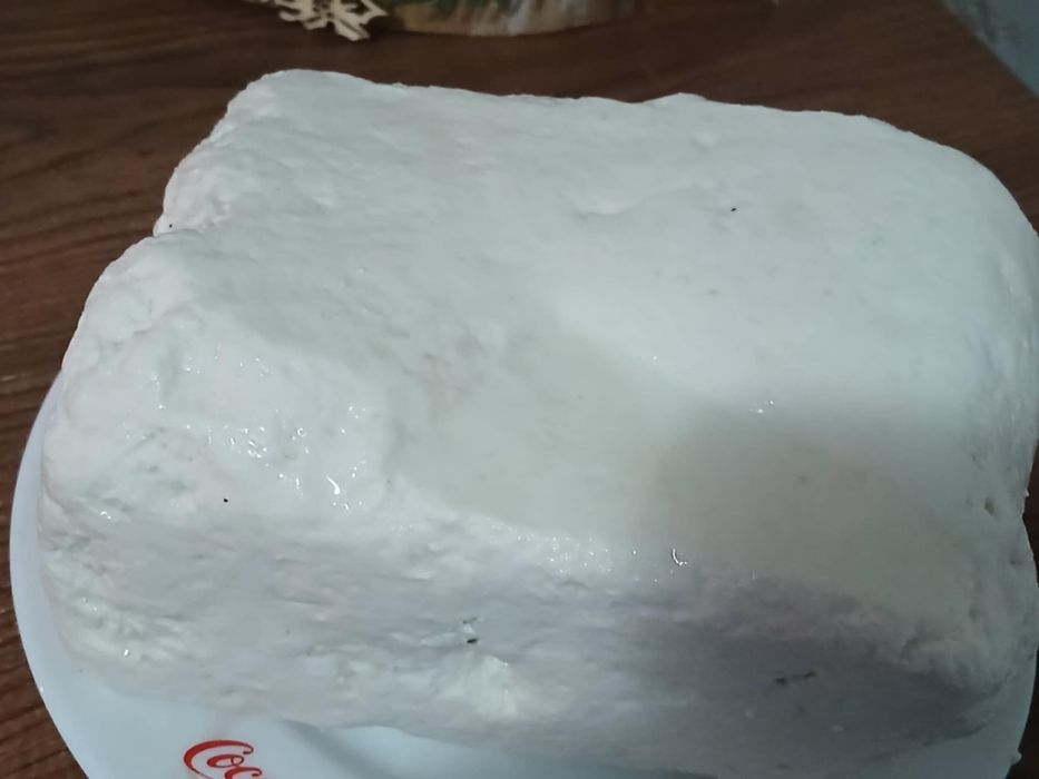 Vând brânză maturată