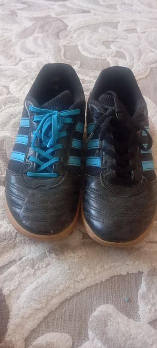 Две кроссовки  для повседневной