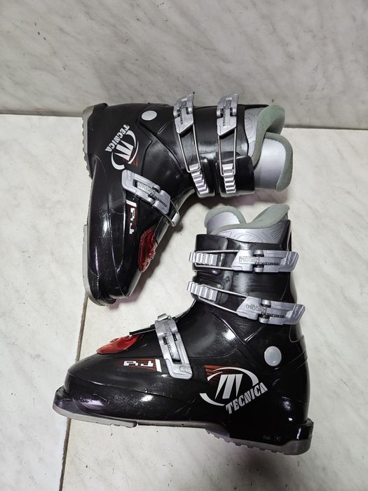 Clapari ski schi  Tecnica  mondo 24   corespunde mărimii 37