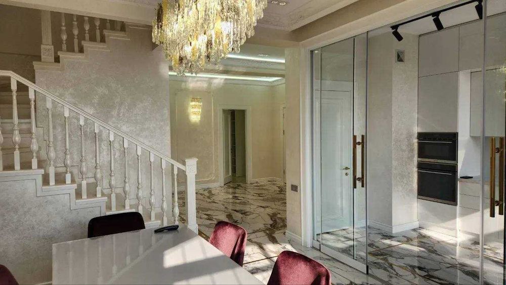 Улица Тараса Шевченко! Сдается новая 5-х комнатная квартира!