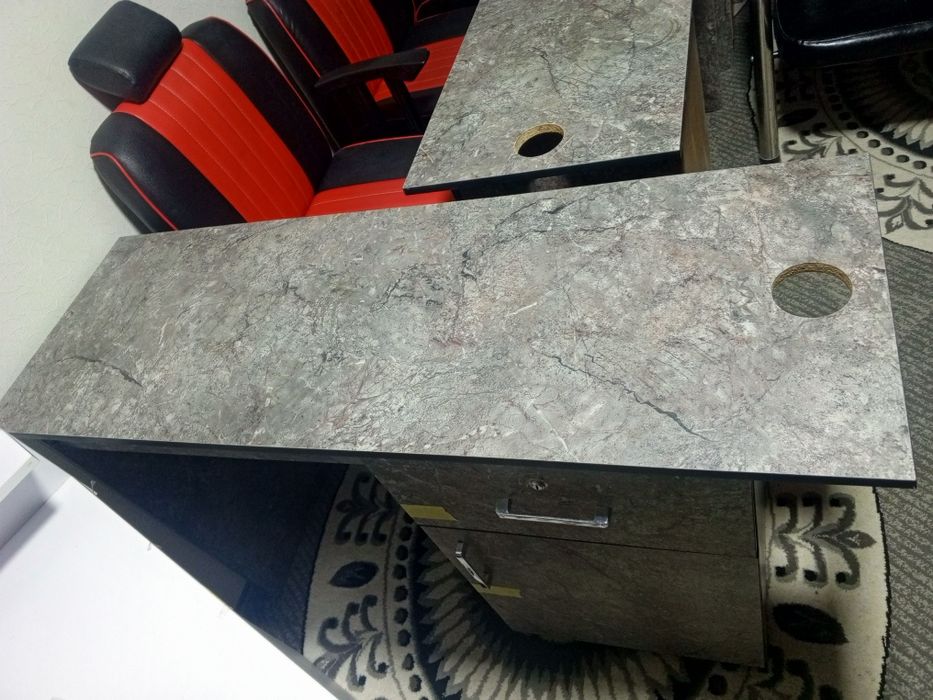 Мойка,кресло,столы,зеркало для парикмахера