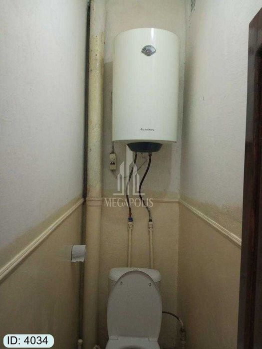 sharq 1 16 maktab tomonda  4 xonalik uy sotiladi №4034