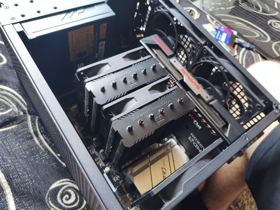Компютър Rx 9060 xt с r7 5700x 1060 3Gb i5 8400
