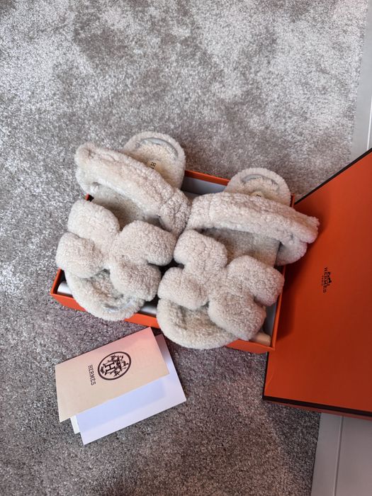 Дамски чехли Hermes/ Кецове Balenciaga