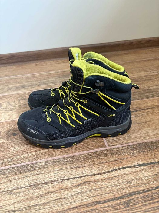 CMP
Туристически дамски обувки .