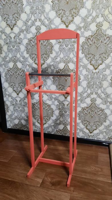 Продаётся вешалка напольная для детей.