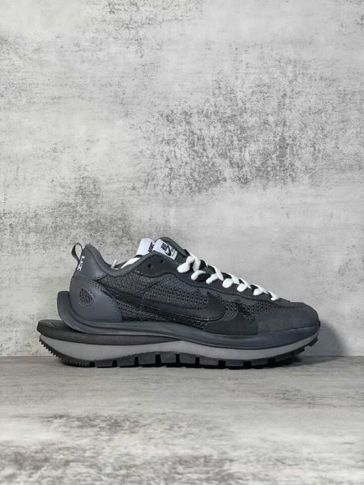 Нови дамски маратонки Nike Vaporwaffle sacai Black grey