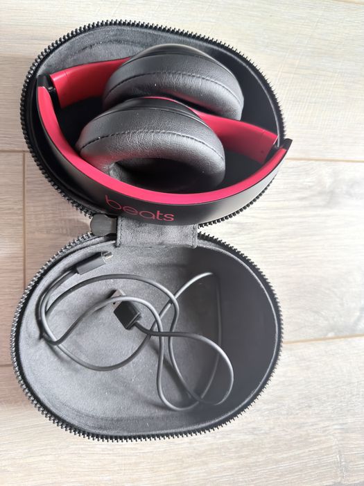 Beats Studio3 Wireless Decade Collection – Defiant Black/Red