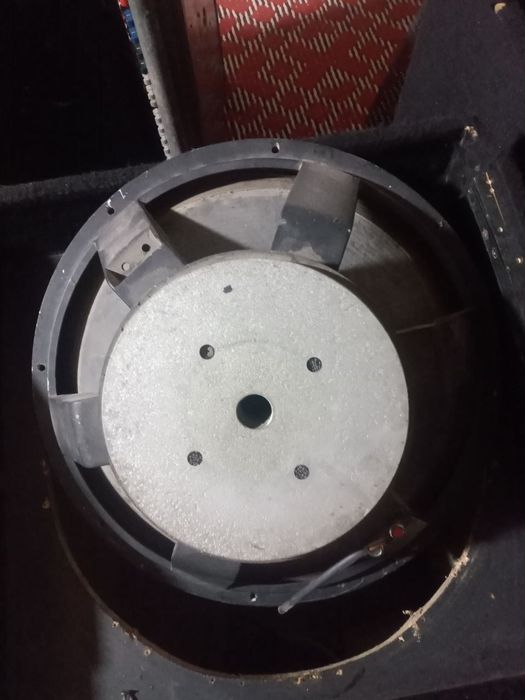 18 дюм Солтон Крафт динамиклар сотилади.