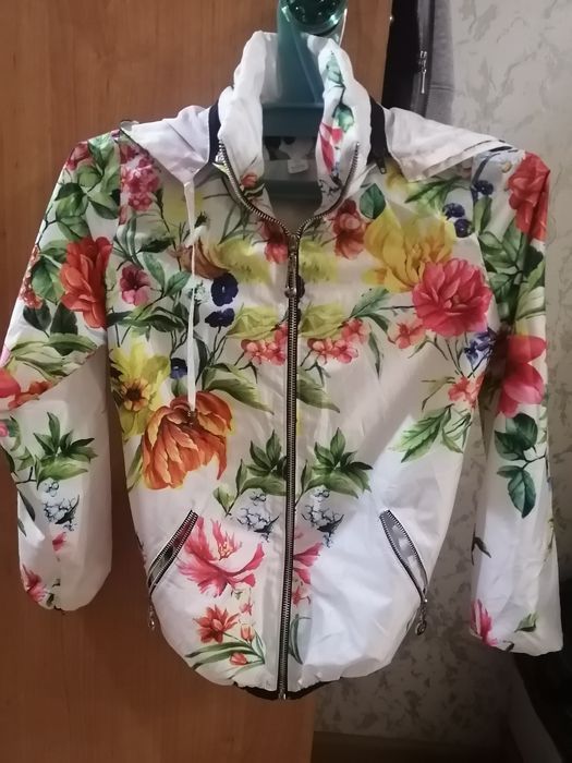 Продам платье, ветровочки