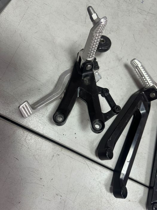 BMW S1000 RR конзоли със степенки / предна / задни