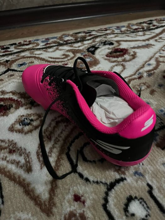 Футбольные бутсы с Америки размер 37 фирма SKECHERS