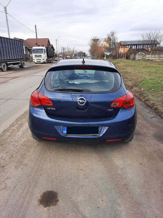 OPEL ASTRA J - 1.7 cdti 2010