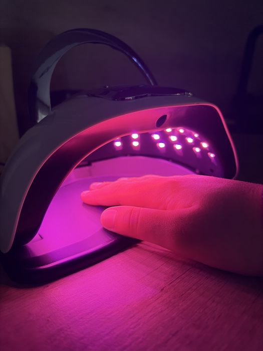 Професионална UV/LED лампа за маникюр