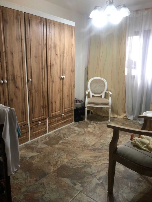 Vand apartament ultracentral, cu 4 camere si dependinte, in Găesti.