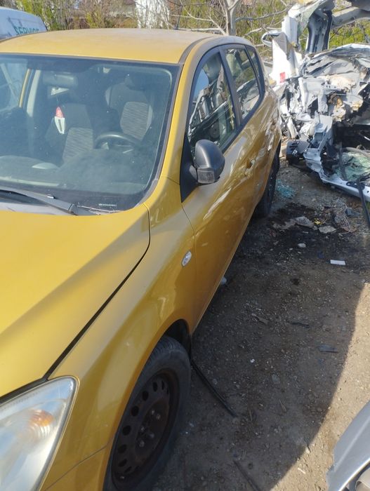 Bara fata capota aripi trager KIA keed 1.6 2008