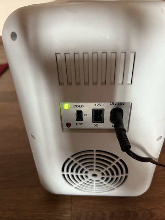 Продам минихолодильник для косметики