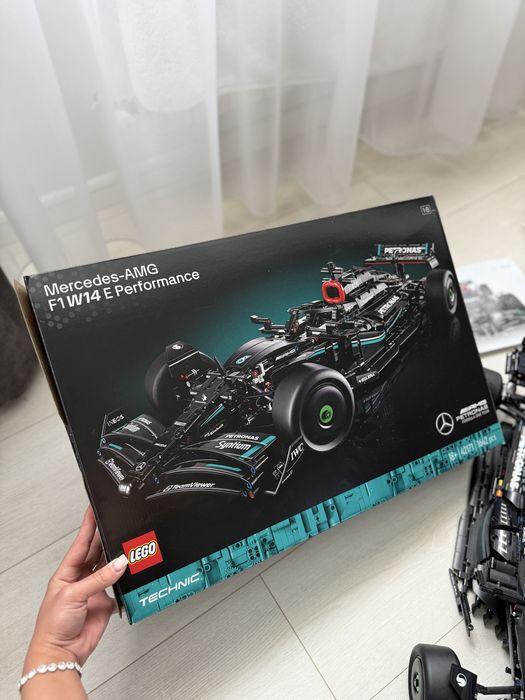 Lego Technic Mercedes AMG F1 W14 E