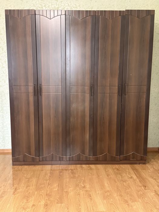 Продаетс мебель: стол и 12 стульев, спальный гарнитур