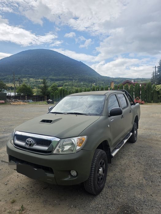 TOYOTA Hilux