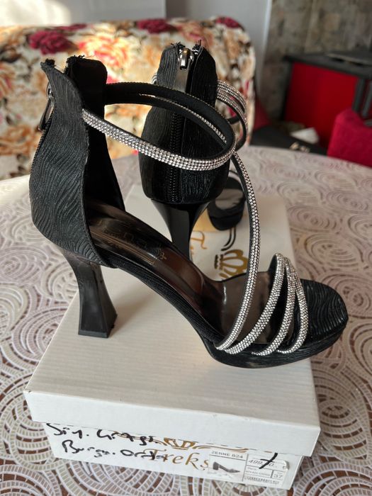 Дамски обувки на ток