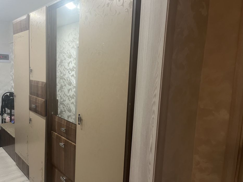 Продам прихожую б/у