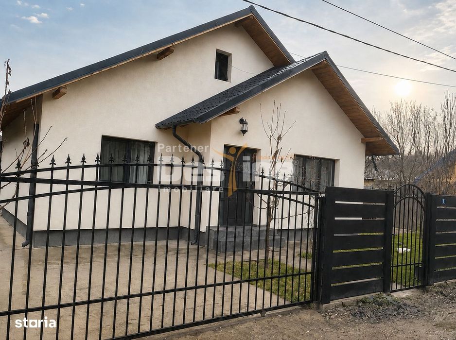Casa LUNCA CETĂȚUII, 3 camere, decomandat, mansarda + parcare