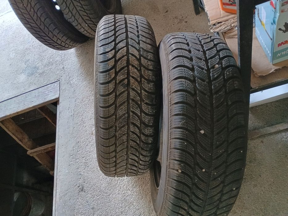 Зимни гуми 195/65/15 с джанти 4 броя 15  4x100 Toyota