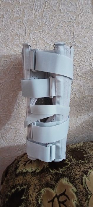 Тутор Ортез для фиксации колена