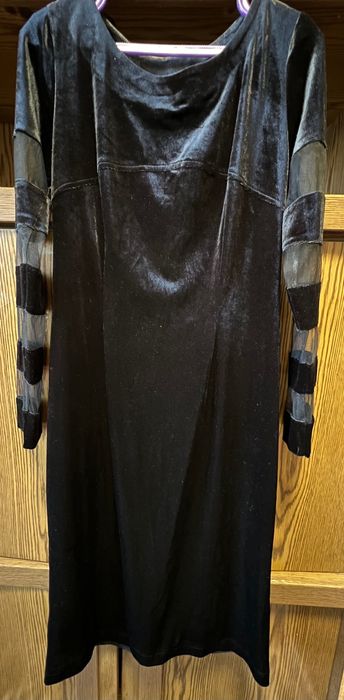 Платье черное с длинными рукавами