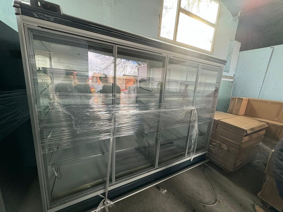 Vitrine frigorifice bauturi lactate mezeluri