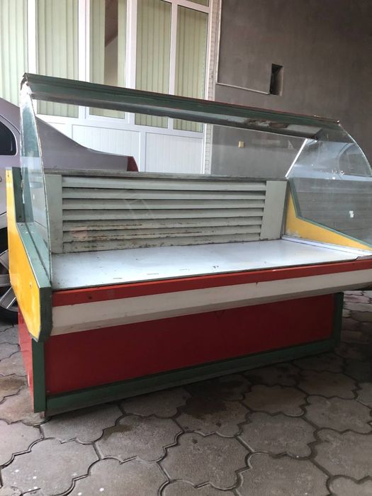 Витринний холодильник