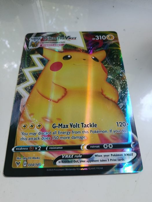 Pikachu Vmax много рядка карта