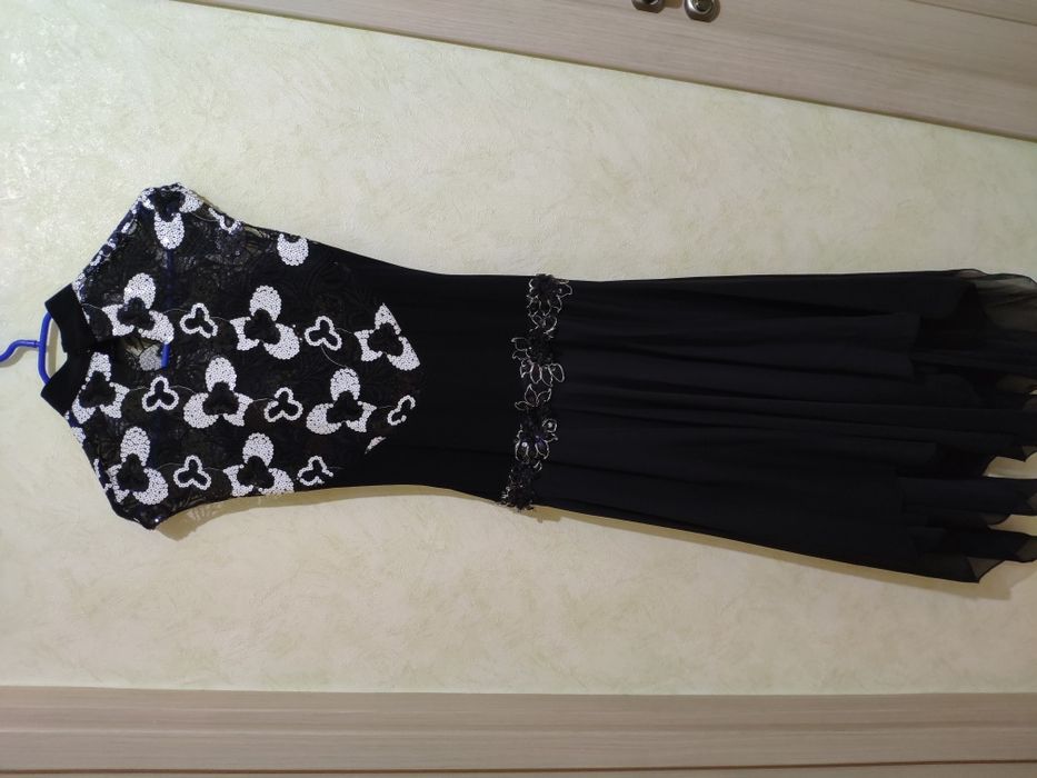 Платье.          .