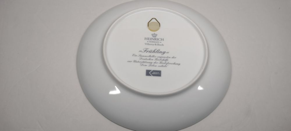 Колекционерска чиния от Villeroy and Boch, Heinrich, Германия.

Heinri