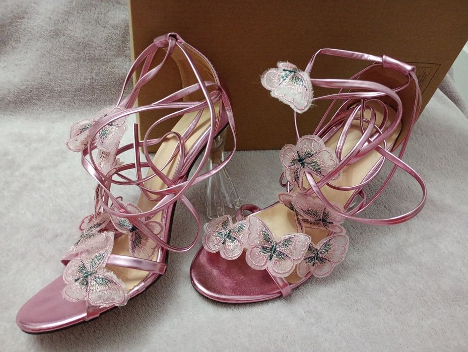 Високи женски токчета