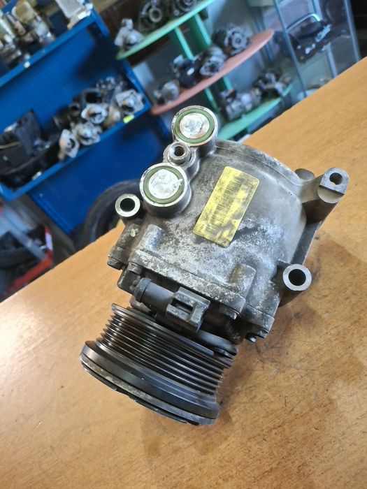 Compresor aer condiționat Ford Fiesta Mk6 1.25i  1.5 1.6 tdci