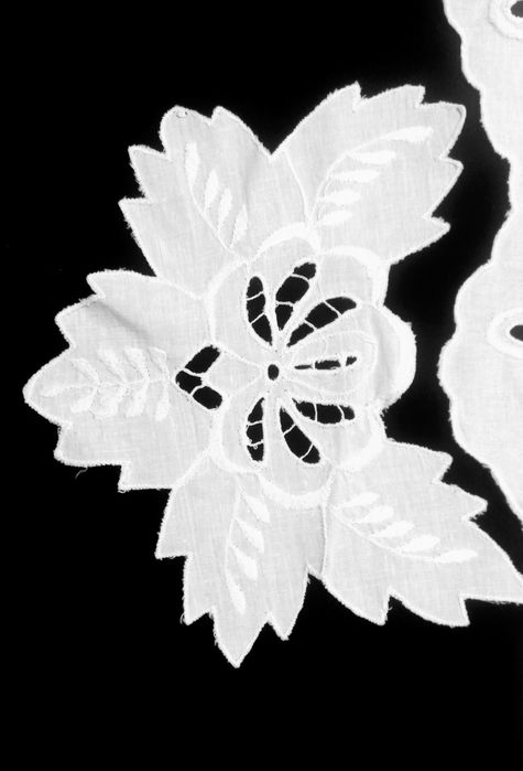 Mileu  macrameu, lucrat manual / mileuri broderie sparta