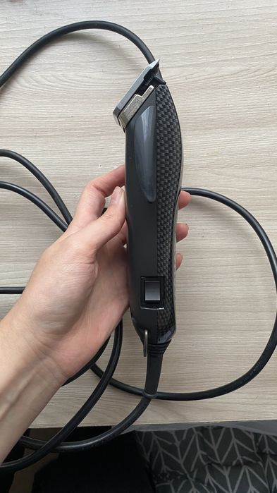 Продам парикмахерскую машинку для волос