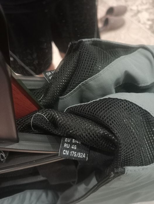 Продам куртку за