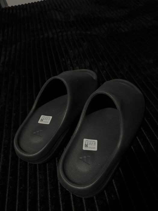 slapi yezzy noi